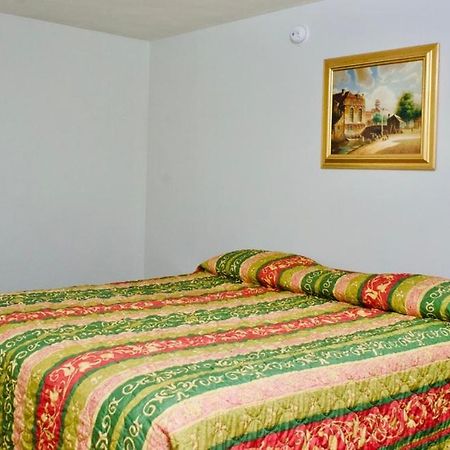 Red Carpet Motel By Ontario Buitenkant foto