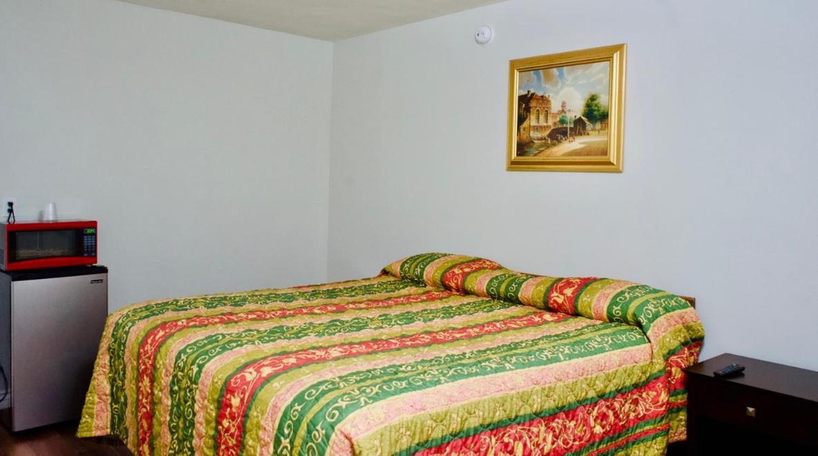 Red Carpet Motel By Ontario Buitenkant foto